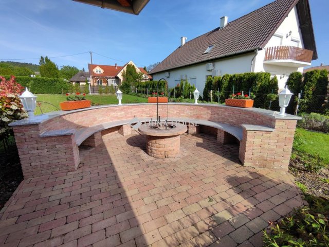 Eladó családi ház, Gyenesdiáson 250 M Ft, 9 szobás