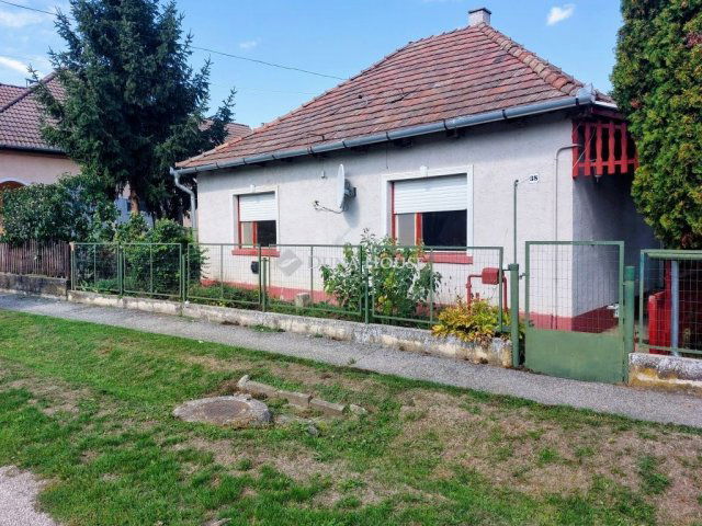 Eladó családi ház, Keszegen 36.5 M Ft, 2 szobás