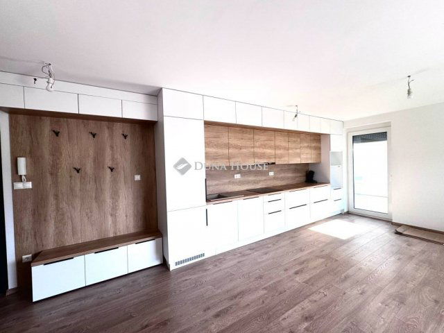 Eladó téglalakás, Balatonlelleén 99.9 M Ft, 3 szobás