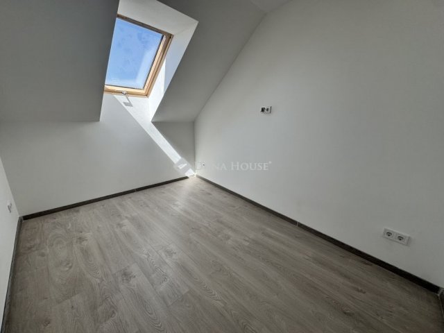 Eladó iroda, Veresegyházon 69 M Ft, 4 szobás