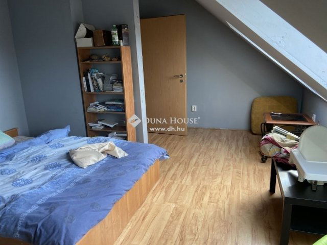 Eladó ikerház, Pécsett 97 M Ft, 5 szobás / költözzbe.hu