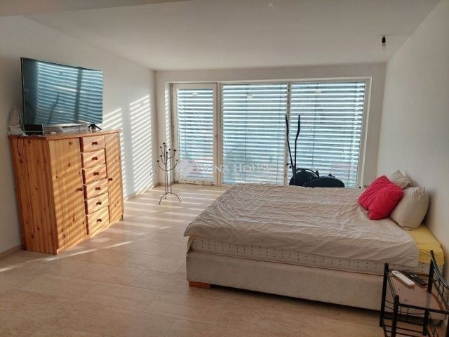 Eladó családi ház, Pécsett 45 M Ft, 2 szobás