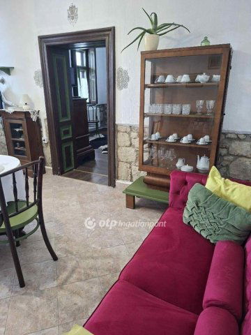 Eladó családi ház, Szomolyán 135 M Ft, 8+1 szobás