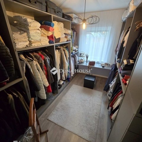 Eladó téglalakás, Lajosmizsén 80 M Ft, 4 szobás