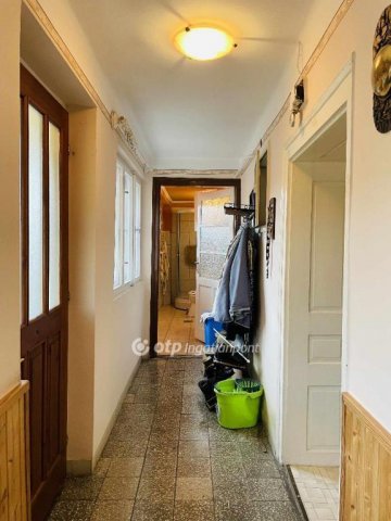 Eladó családi ház, Mezőkövesden 11 M Ft, 1 szobás