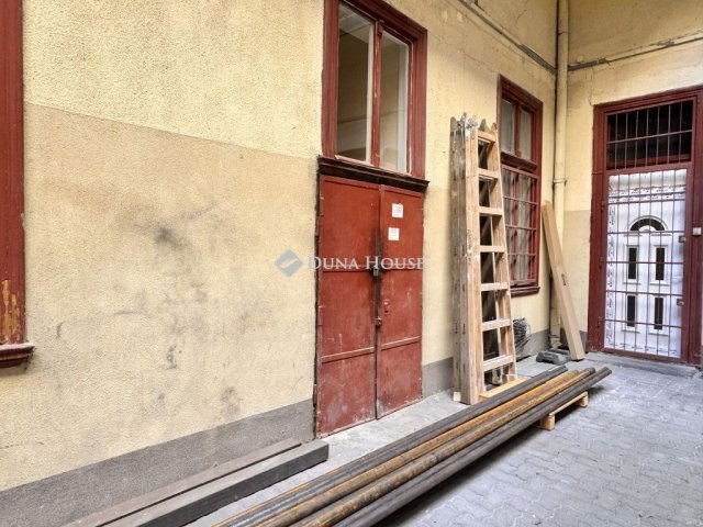 Eladó ipari ingatlan, Budapesten, XIV. kerületben, Kerepesi úton