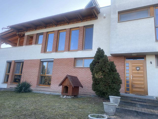 Eladó családi ház, Szentendrén 269 M Ft, 5+1 szobás