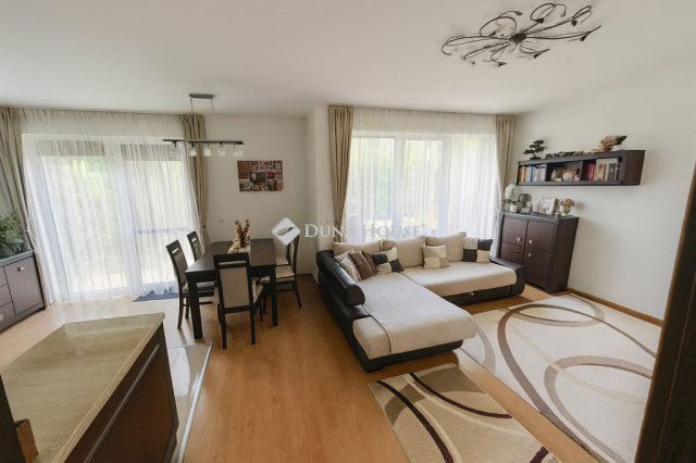 Eladó téglalakás, Kecskeméten 105.4 M Ft, 4 szobás