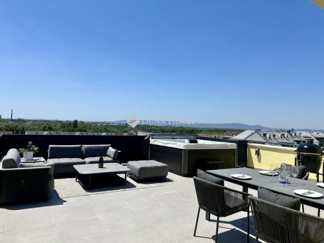 Eladó téglalakás, Budapesten, XVI. kerületben 180 M Ft, 3 szobás