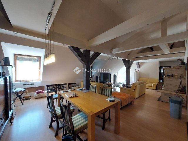 Eladó téglalakás, Baján 99.99 M Ft, 7 szobás