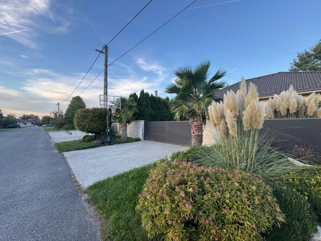 Eladó családi ház, Ikrényen 149.8 M Ft, 4 szobás