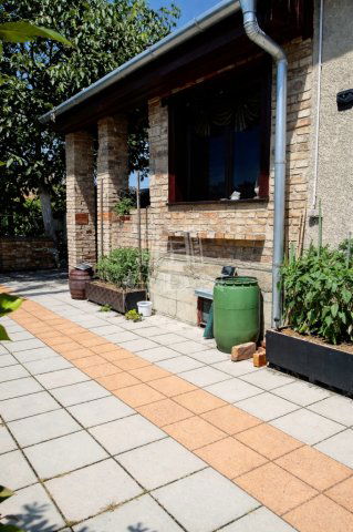 Eladó családi ház, Kiskunlacházán 73.9 M Ft, 2 szobás