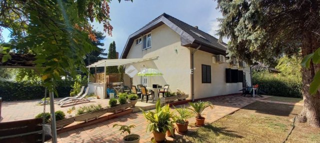 Eladó családi ház, Zamárdiban 139.7 M Ft, 8 szobás