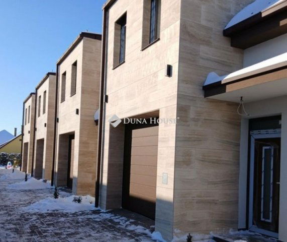 Eladó sorház, Balmazújvárosban 91.5 M Ft, 3 szobás