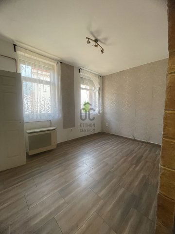 Eladó téglalakás, Vácon 35 M Ft, 2 szobás