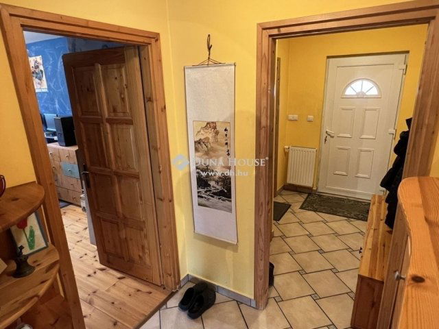 Eladó családi ház, Úrhidán 94.9 M Ft, 6 szobás
