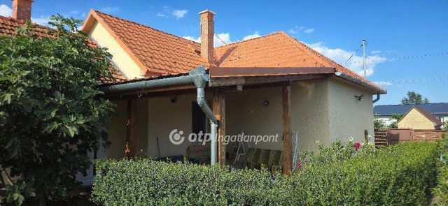 Eladó családi ház, Tégláson 69.9 M Ft, 2+1 szobás