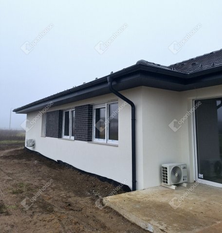 Eladó családi ház, Győrságon 79.9 M Ft, 4 szobás