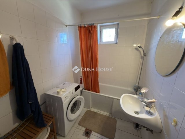 Eladó családi ház, Dányon 157.5 M Ft, 10 szobás