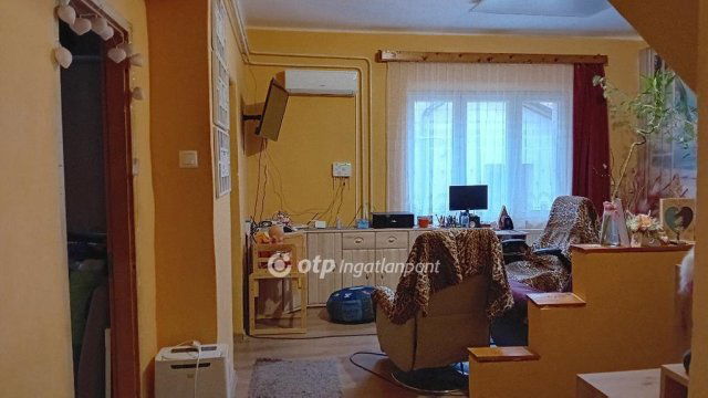Eladó családi ház, Szegeden 99 M Ft, 4 szobás