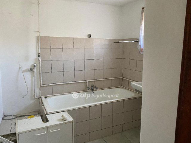 Eladó családi ház, Karcagon 16 M Ft, 2 szobás