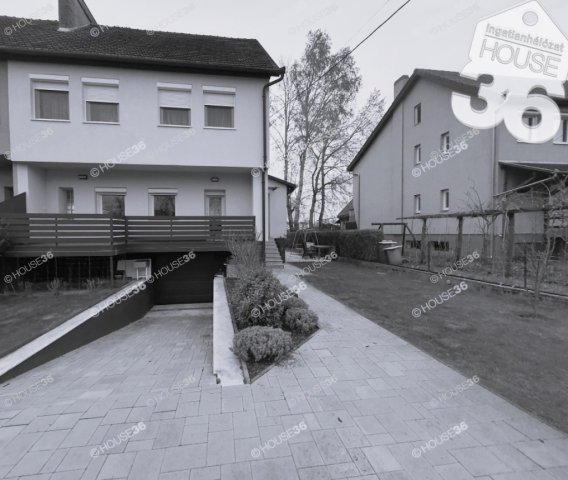 Eladó ikerház, Kecskeméten 111.5 M Ft, 5 szobás