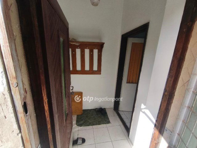 Eladó családi ház, Újszászon 17.5 M Ft, 3 szobás