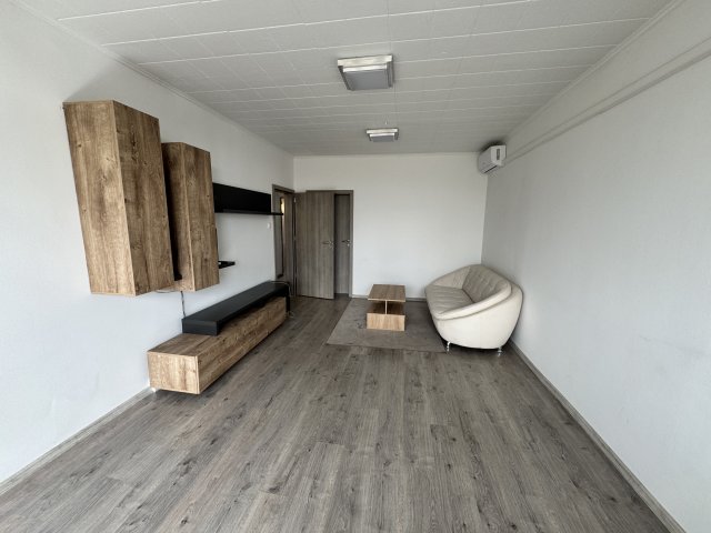 Eladó panellakás, Pécsett, Szabadság utcában 52.9 M Ft