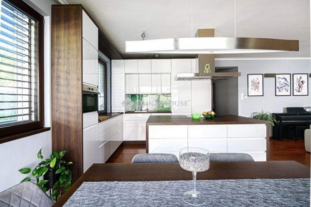 Eladó családi ház, Herceghalomon 240 M Ft, 4 szobás