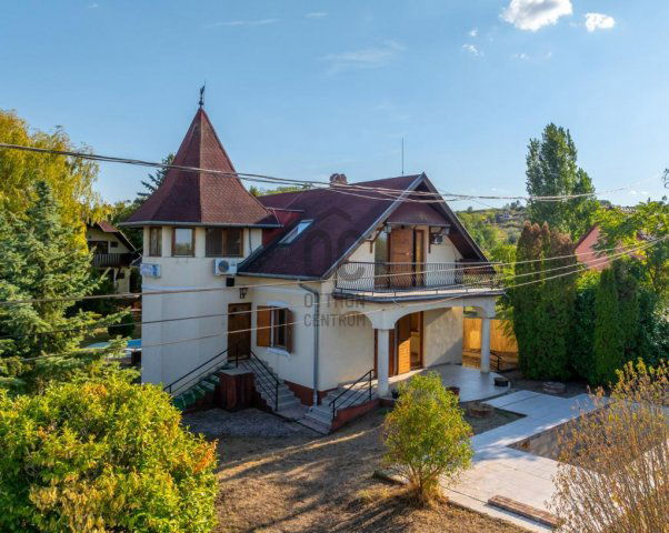 Eladó hotel, Kőröshegyen 260 M Ft, 15 szobás