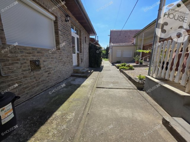 Eladó téglalakás, Bátaszéken 10.9 M Ft, 2 szobás