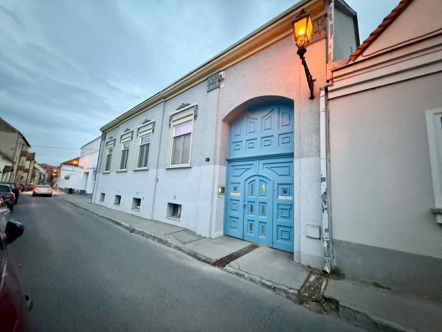 Kiadó téglalakás, albérlet, Pécsett 240 E Ft / hó, 3 szobás