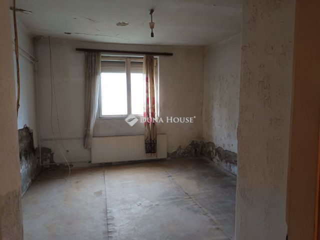 Eladó családi ház, Udvaron 8 M Ft, 4 szobás