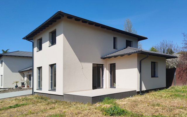 Eladó családi ház, Székesfehérvárott 149.9 M Ft, 5 szobás