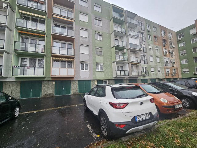 Eladó panellakás, Győrött 49.9 M Ft, 2 szobás