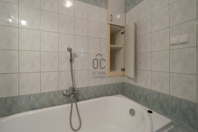 Eladó téglalakás, Pécsett, János utcában 62 M Ft, 2 szobás