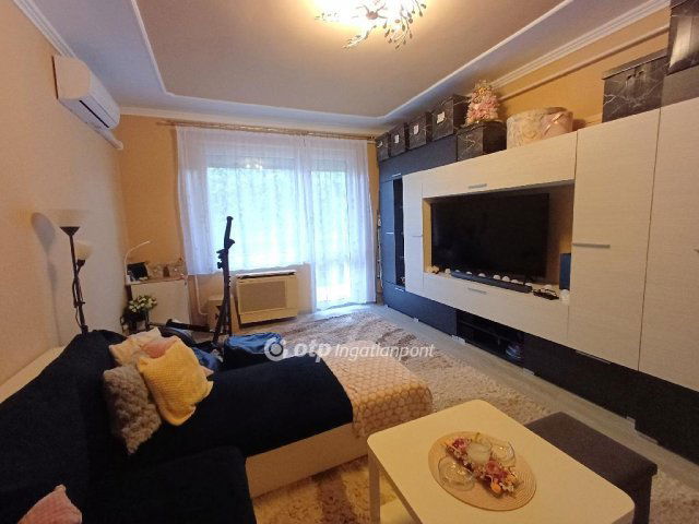 Eladó téglalakás, Tiszakécskén 44.5 M Ft, 2 szobás