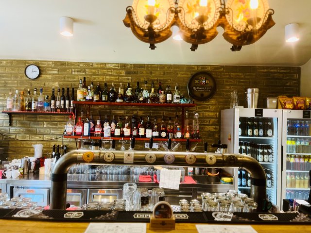 Eladó üzlethelyiség, Budapesten, V. kerületben, Sas utcában