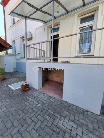 Eladó téglalakás, Baján 53.99 M Ft, 2 szobás