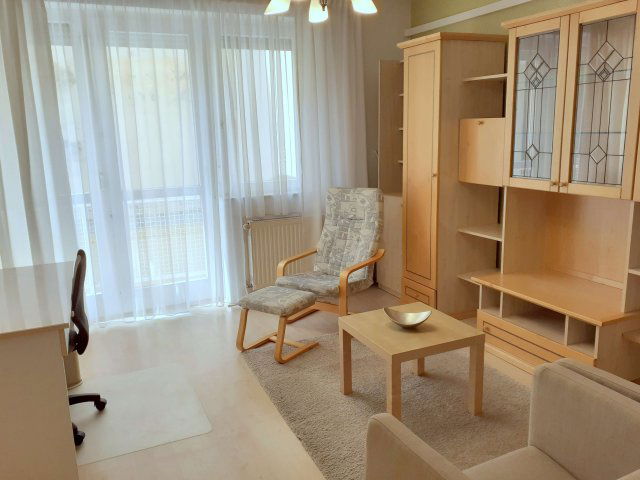 Kiadó téglalakás, albérlet, Pécsett, Jókai utcában, 1 szobás