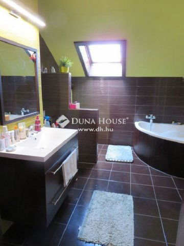 Eladó családi ház, Pátyon 139.8 M Ft, 6 szobás