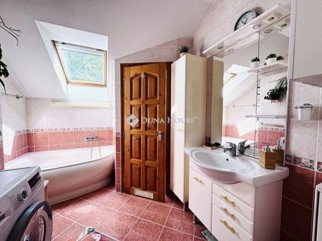 Eladó téglalakás, Budapesten, XVIII. kerületben 94.99 M Ft