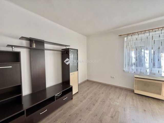 Kiadó téglalakás, albérlet, Pécsett, Endre utcában, 1 szobás