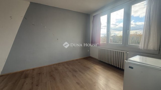 Eladó téglalakás, Szombathelyen 39.99 M Ft, 3 szobás