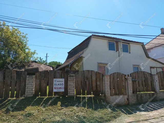 Eladó családi ház, Neszmélyen 53 M Ft, 5 szobás