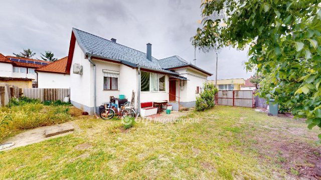Eladó családi ház, Nyírbátorban 29.8 M Ft, 2+1 szobás