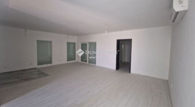 Eladó ikerház, Szigetszentmiklóson 104.9 M Ft, 5 szobás