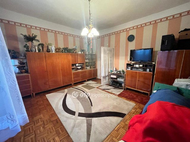 Eladó sorház, Jászapátiban 6.5 M Ft, 1 szobás