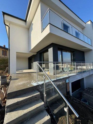Eladó ikerház, Pécelen 153 M Ft, 5 szobás / költözzbe.hu