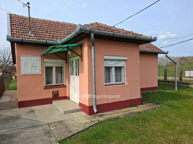 Eladó családi ház, Gyulán 34.9 M Ft, 2 szobás